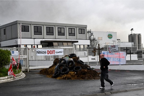 Nestlé emitiu um comunicado oficial após o fechamento definitivo da fábrica (Foto Reprodução/G1/: FRANÇOIS LO PRESTI / AFP)