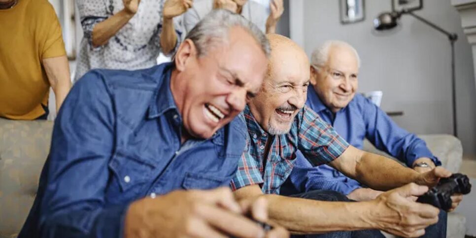 Idosos felizes (Foto: Reprodução - Veja)