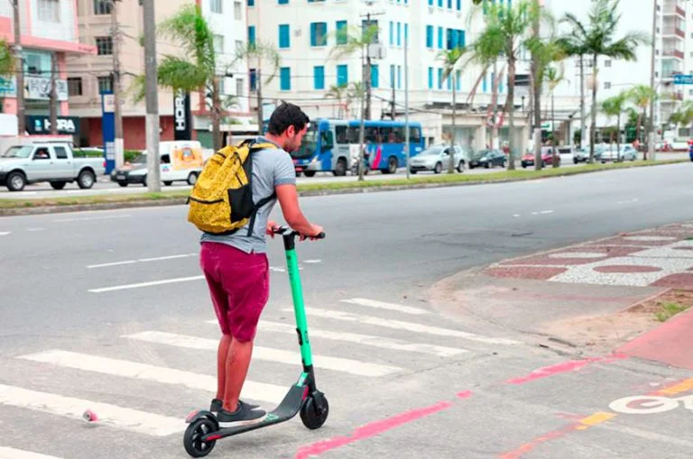 Patinetes não exigem CNH (Foto: Marcelo Martins / Prefeitura de Santos / Agência Senado / Agência Brasil)