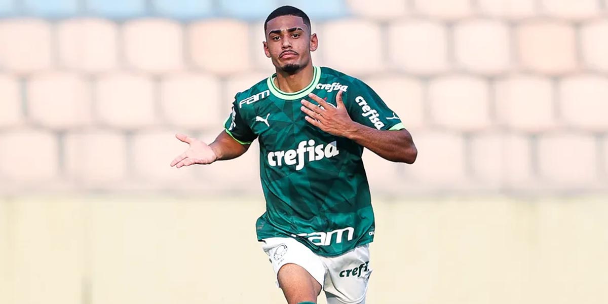 Riquelme Fillipi durante a vitória do Palmeiras sobre o Fluminense no Brasileirão sub-17 — Foto- Fabio Menotti