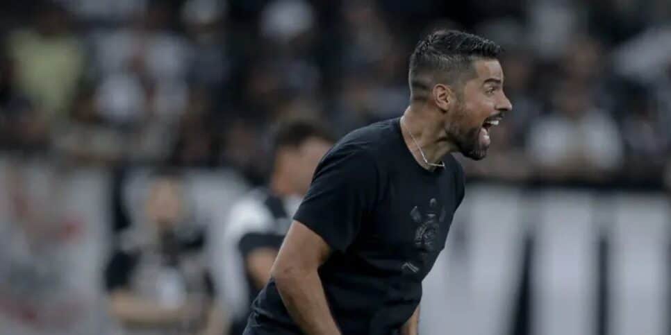 António Oliveira tem menos que 20% de aproveitamento no Brasileirão (Reprodução: Rodrigo Coca/Agência Corinthians)