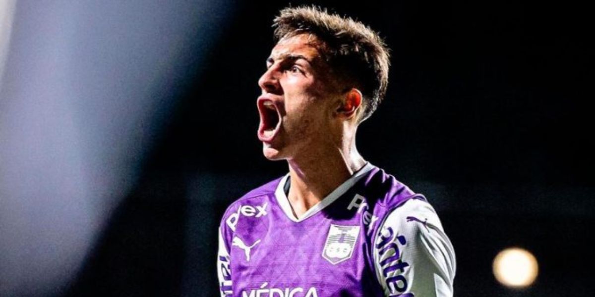 O volante é um dos grandes nomes da nova geração uruguaia (Reprodução: Defensor Sporting/Divulgação)