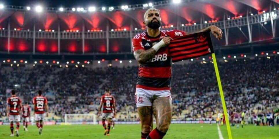 Gabriel Barbosa pode vestir a camisa do Palmeiras (Reprodução: Marcelo Cortes/Flamengo)