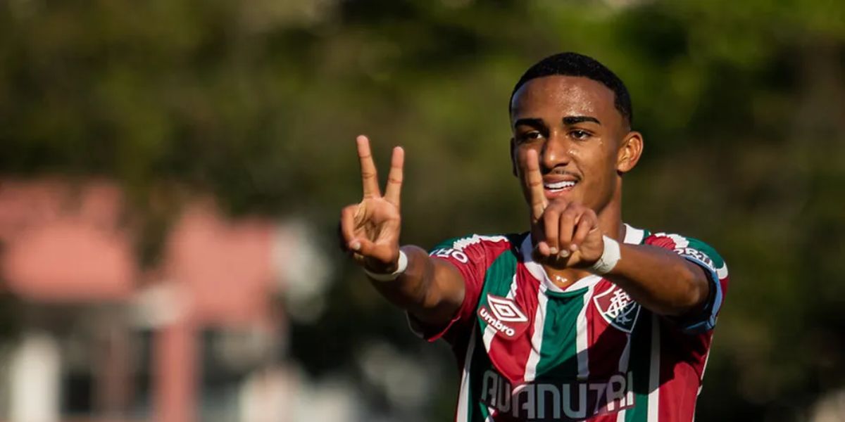 O zagueiro deve ser o novo jogador do Watford (Reprodução: Leonardo Brasil/Fluminense FC)