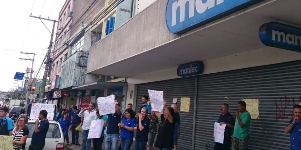 Protestos dos comerciantes após a falência da empresa (Reprodução: Internet)