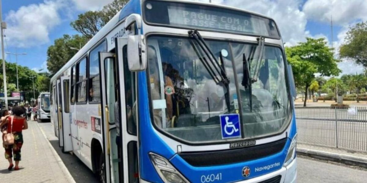 Os ônibus ajudam boa parte da população (Reprodução: Internet)