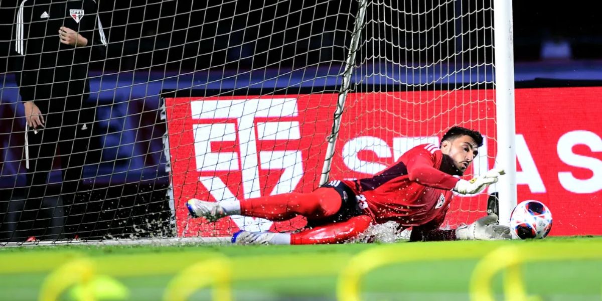 Rafael retorna ao gol do São Paulo após a Copa América (Reprodução: Marcos Ribolli)