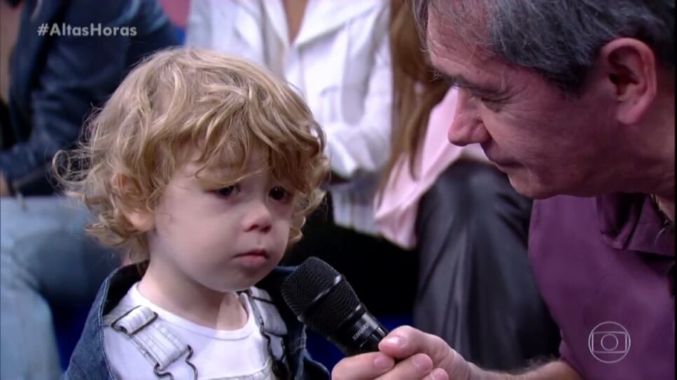 "Fala, garoto!" - o apresentador já entrevistou o filho (Foto: Reprodução/ Altas Horas)