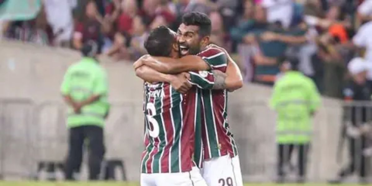 Thiago Silva e Thiago Santos formando uma grande dupla (Reprodução: Marcelo Gonçalves/FFC)