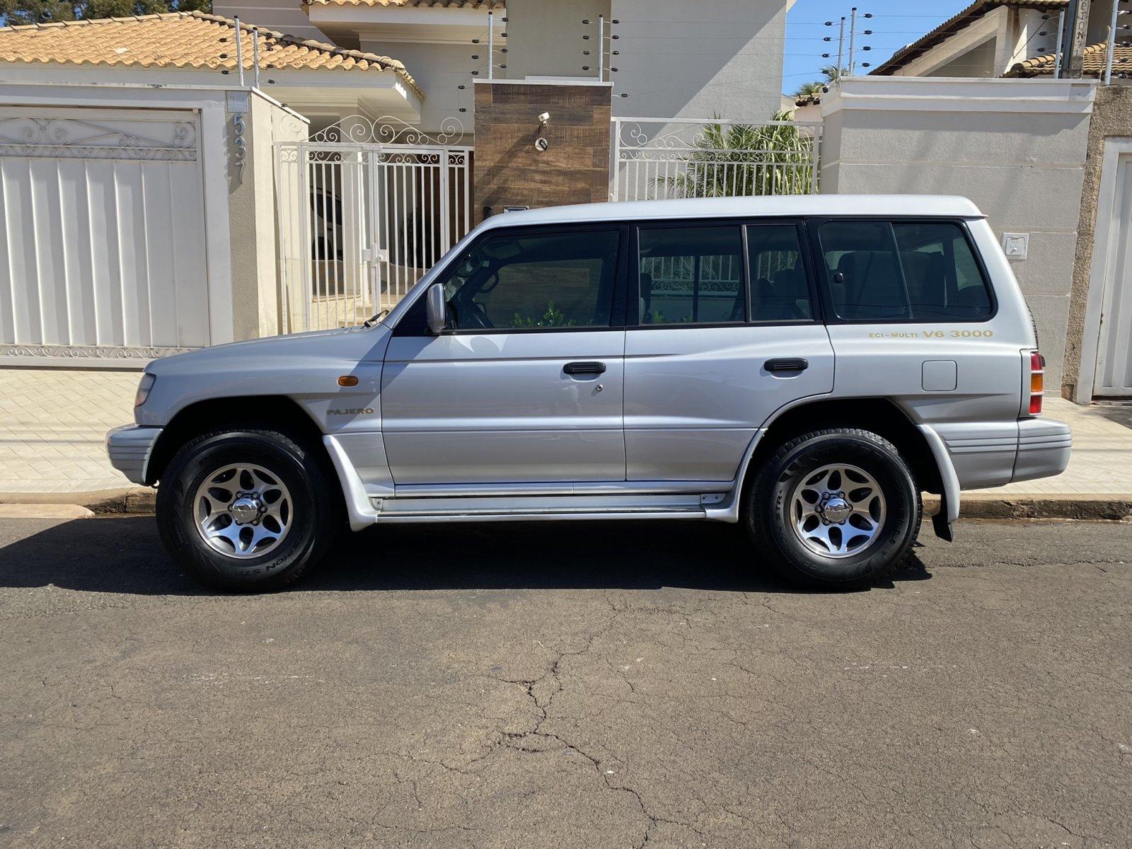 Mitsubishi Pajero GLS 3.0 V6 2000: