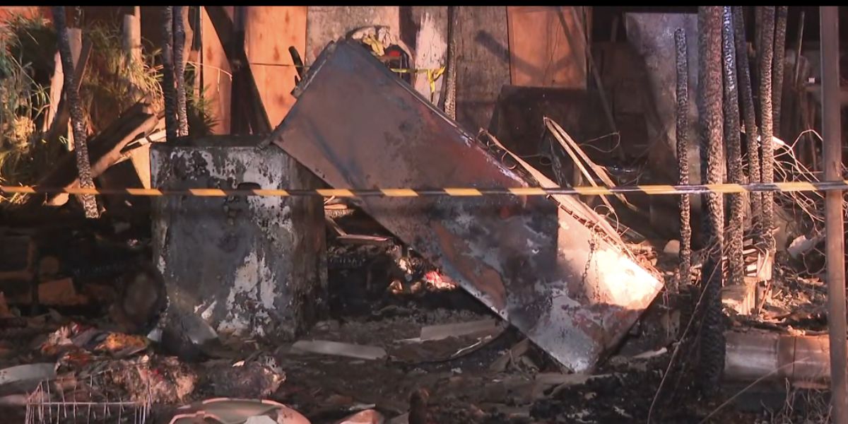 Casa após incêndio (Foto: Reprodução / Globo)