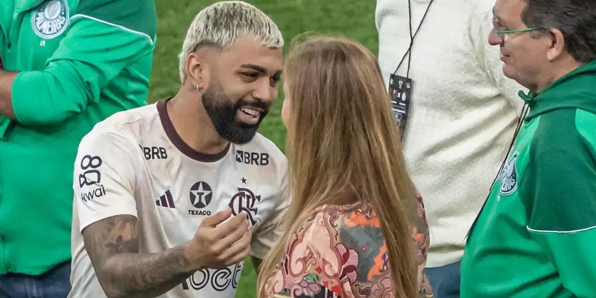 Gabigol e Leila Pereira se abraçam antes de Flamengo x Palmeiras no Maracanã (Foto- MAGA JR:AGÊNCIA F8:ESTADÃO CONTEÚDO)