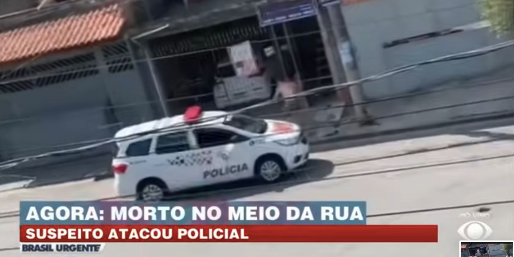 Homem atirou pedra na polícia (Foto: Reprodução / Band)