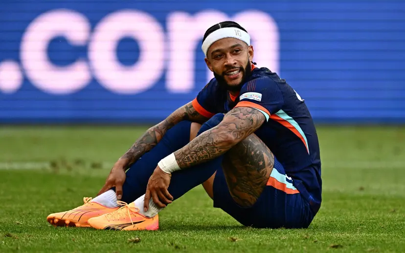 O famoso jogador de futebol vem sendo procurado pelo Corinthians - (Foto: GABRIEL BOUYS / AFP)