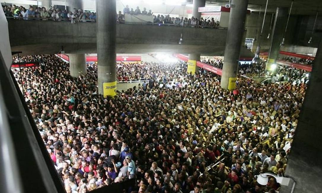 Estação da Sé com multidão em hora de pico (Foto Reprodução/O Globo/Arquivo de leitor)