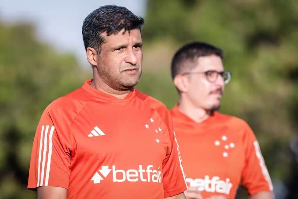 Wesley Carvalho comandará a equipe até que  Fernando Seabra possa assumir (Foto: Gustavo Aleixo/Cruzeiro)