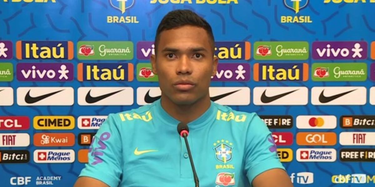 Alex Sandro defendeu por anos a camisa do Brasil (Reprodução: CBF TV)