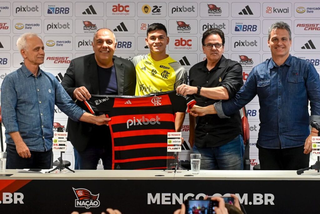 Apresentação de Carlos Alcaraz no Flamengo - (Foto: Marcelo Cortes/CRF)