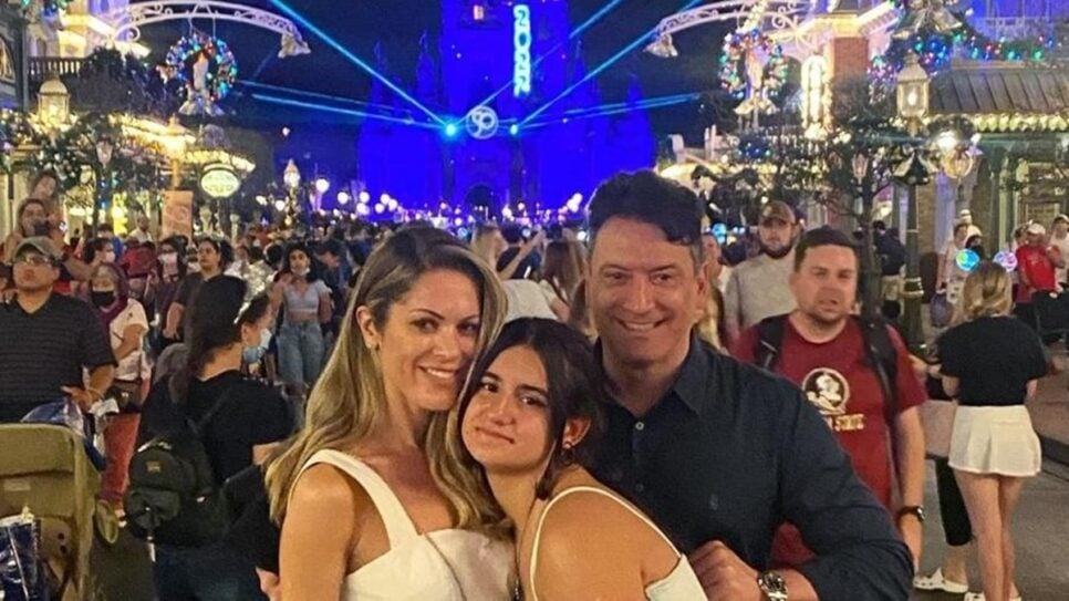 Jacqueline Brazil, Luiz Carlos Jr. e Maria Eduarda se divertiram em viagem pra Disney, no ano passado (Foto: Reprodução/ Instagram)