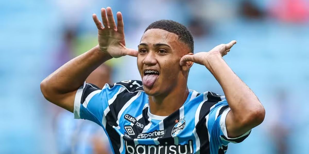 Gustavo Nunes tem apenas 18 anos de idade (Reprodução: Grêmio/Divulgação)