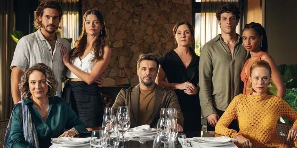 Mania de Você: Nicolas Prattes, Agatha Moreira, Rodrigo Lombardi, Adriana Esteves, Chay Suede, Gabz, Eliane Giardini e Mariana Ximenes. (Foto: Globo / Manoella Mello)
