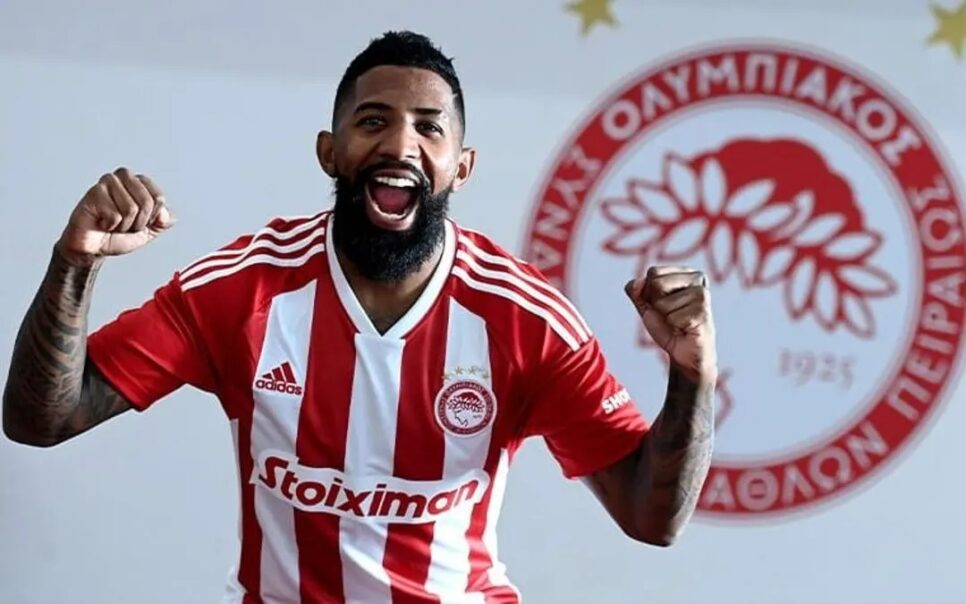 O craque não assinará com o Botafogo (Foto: Divulgação/Olympiacos)