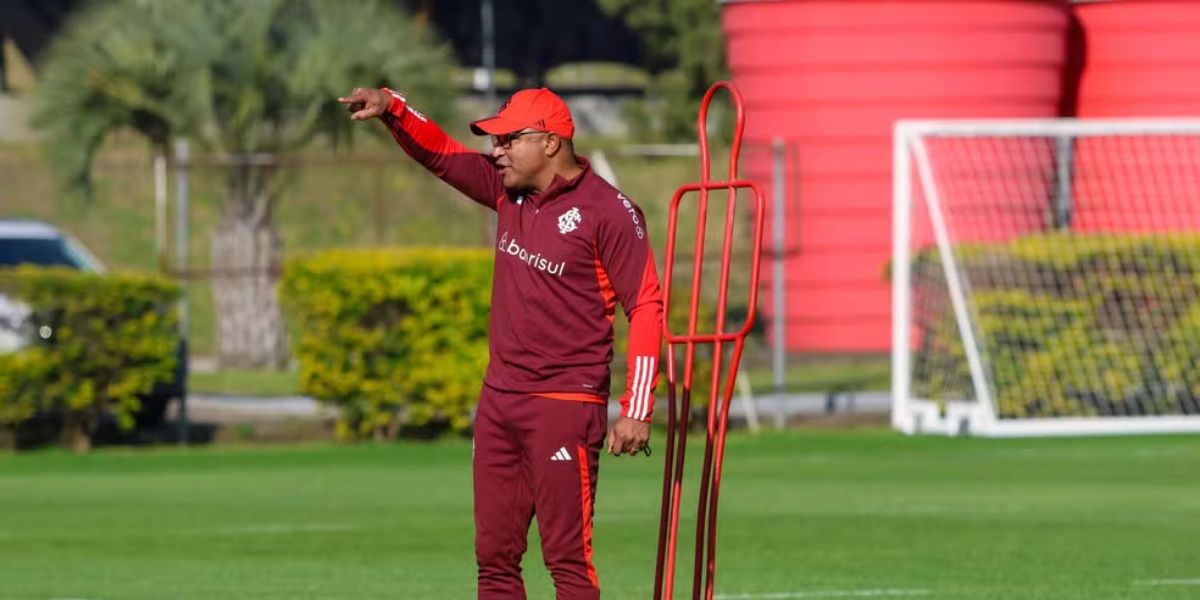 Roger Machado comanda o time de futebol do Internacional (Reprodução: Ricardo Duarte/Internacional)