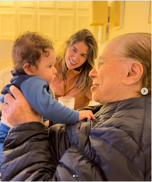 Silvio Santos ao lado do neto, Benjamin, filho de Pato e Rebeca Abravanel - Foto: Instagram