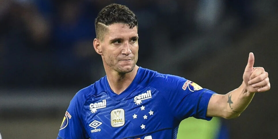 Thiago Neves, craque de futebol, em campo pelo Cruzeiro (Foto: Pedro Vilela/Getty Images)