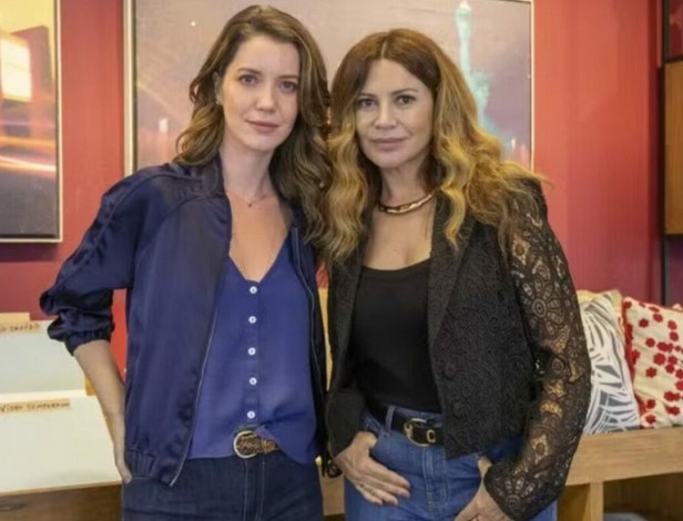 Vênus (Nathalia Dill) e Joana (Silvia Rizzo) em Família é Tudo (Foto: Reprodução / Globo)