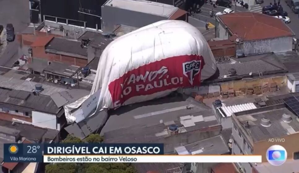 Um dirigível do São Paulo Futebol Clube caiu em um bairro de Osasco, na Grande São Paulo, no começo da tarde desta quarta-feira (25) - Foto SPTV