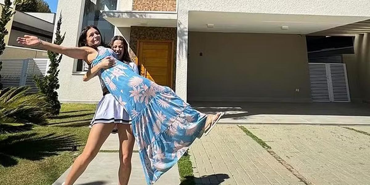 Beatriz Reis presenteia a mãe com casa — Foto- Reprodução:Instagram