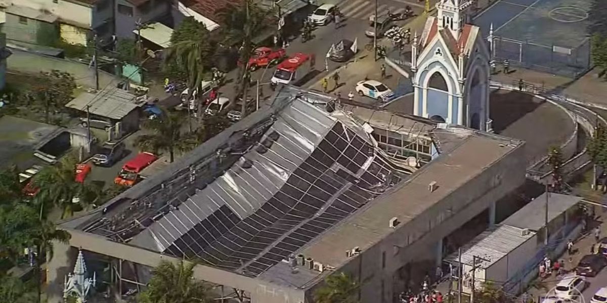 Desabamento do teto de santuário (Foto: Reprodução/ Globo)