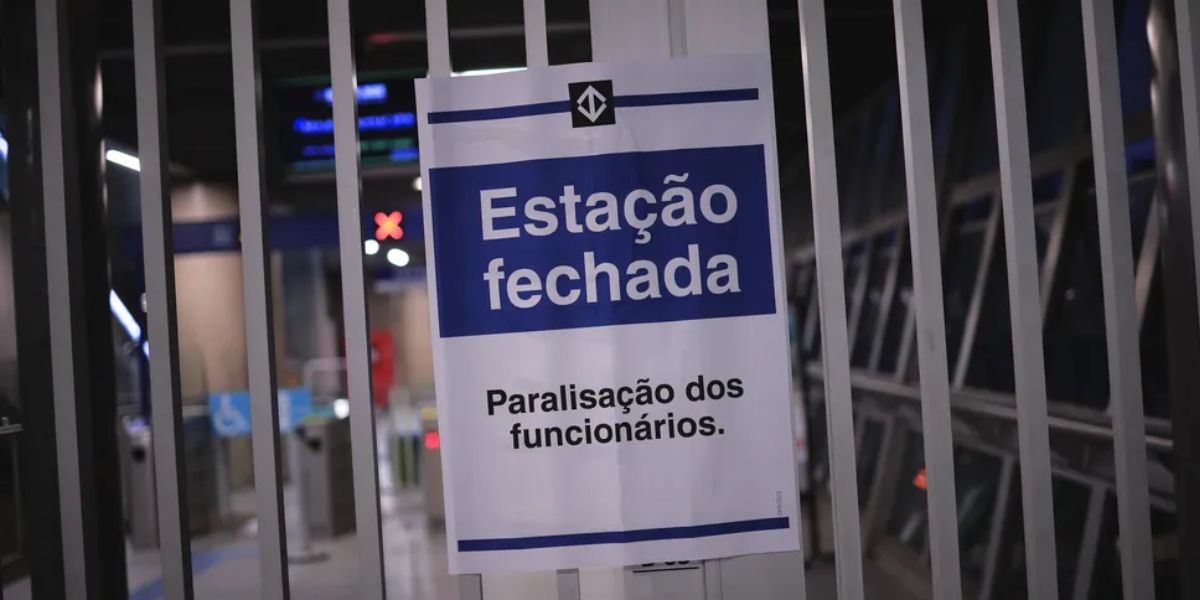 Placa de estação do metrô de São Paulo (Foto: Reproduções / Ettore Chiereguini / Estadão)