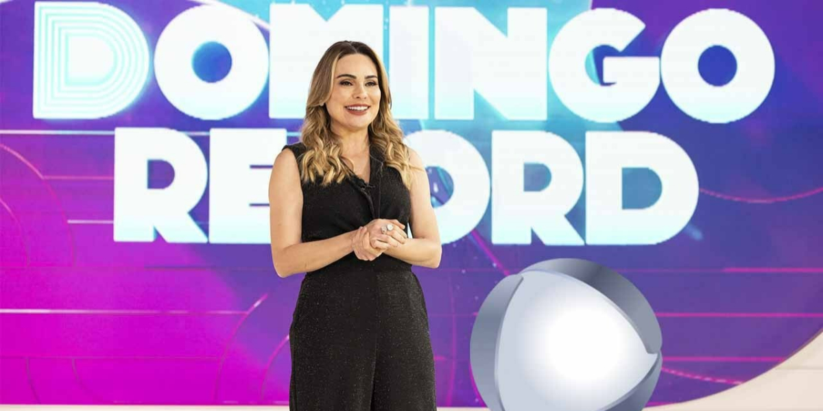 A famosa apresentadora comanda o Domingo Record (Foto: Divulgação/Record TV)