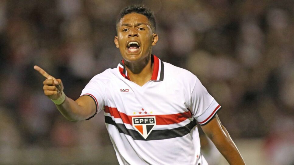 Ryan Francisco vem fazendo cada vez mais sucesso no São Paulo (Foto: Célio Messias / São Paulo FC)