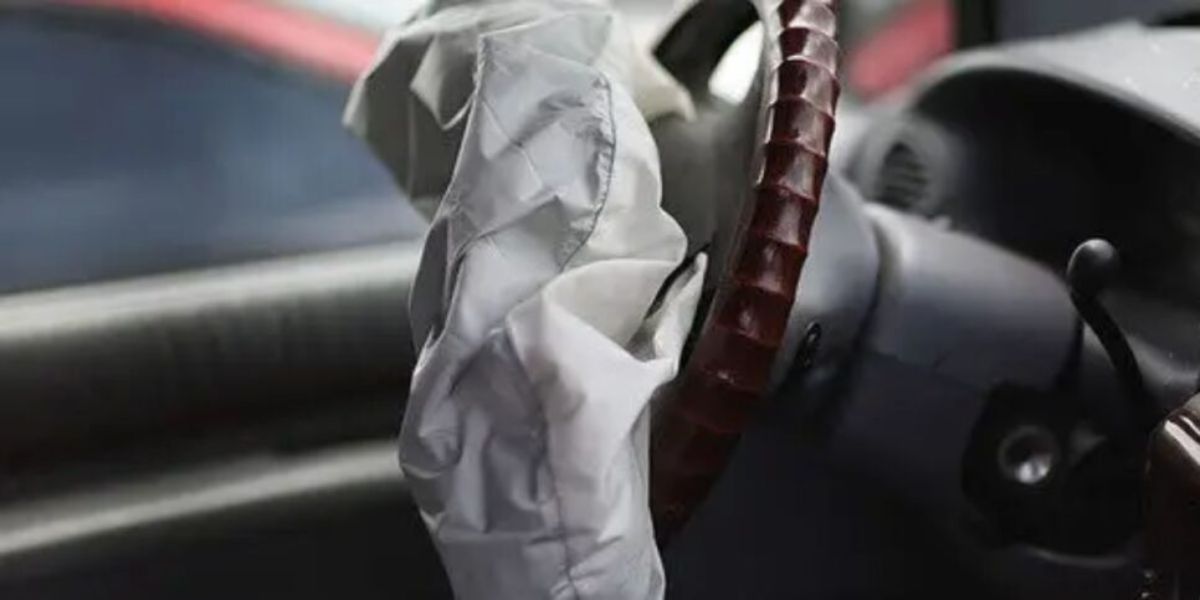 Airbags poderiam lançar objetos metálicos (Reprodução: Internet)