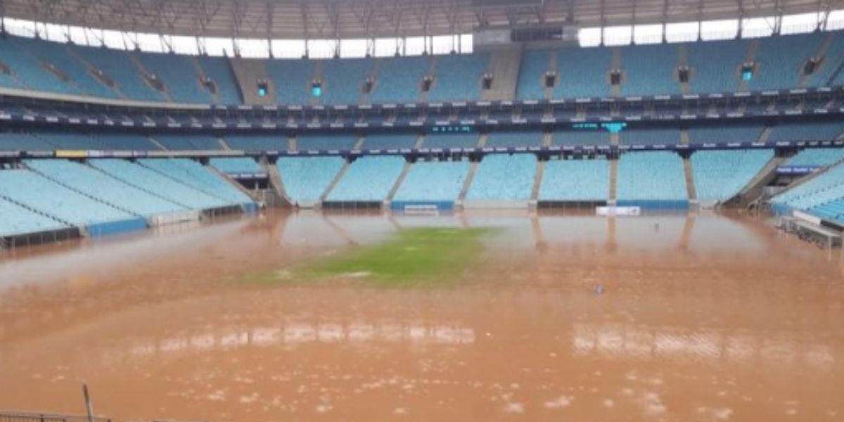 Estádio do Grêmio ficou completamente alagado (Reprodução: Instagram)