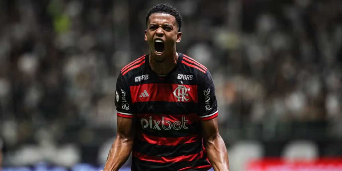 Carlinhos chegou nesta temporada no Flamengo (Reprodução: Gilson Lobo/AGIF)