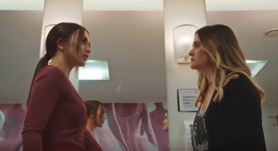 Capítulo de hoje terá novo confronto entre Jéssica e Electra (Foto: Reprodução/ Globo)