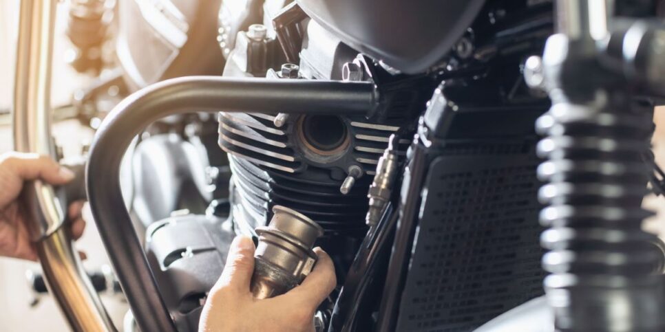 Tirar o escapamento original da moto acelera o desgaste do motor (Foto: Shutterstock )