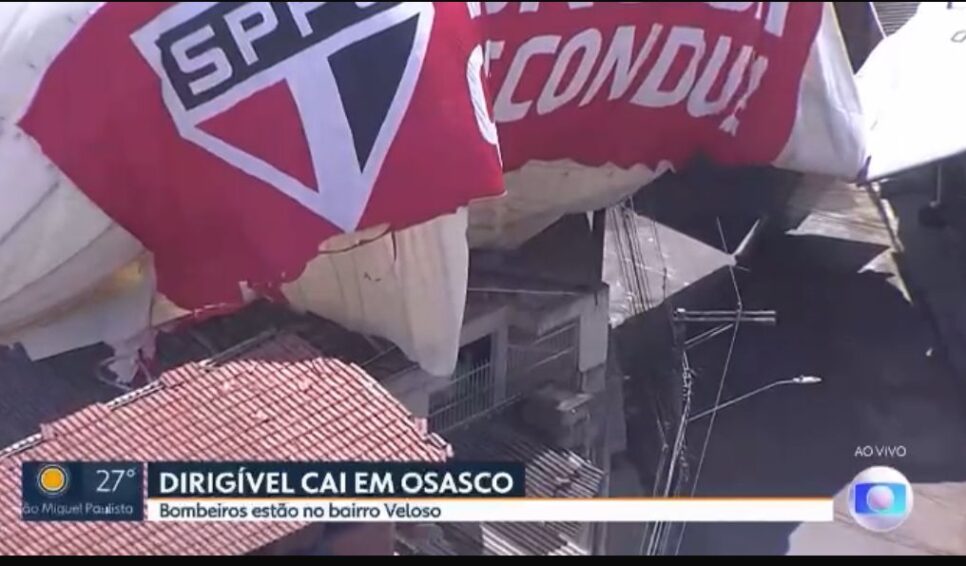 Um dirigível do São Paulo Futebol Clube caiu em um bairro de Osasco, na Grande São Paulo, no começo da tarde desta quarta-feira (25) - Foto SPTV