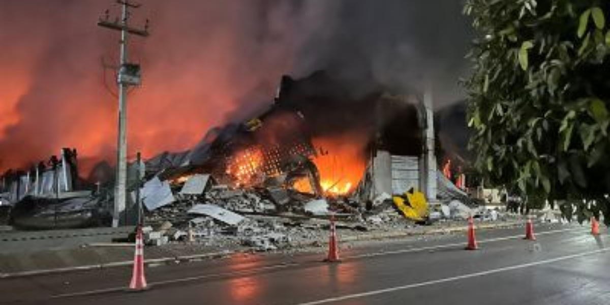 Shopping Popular de Cuiabá sofreu com incêndio e teve que ser demolido (Foto: Divulgação)