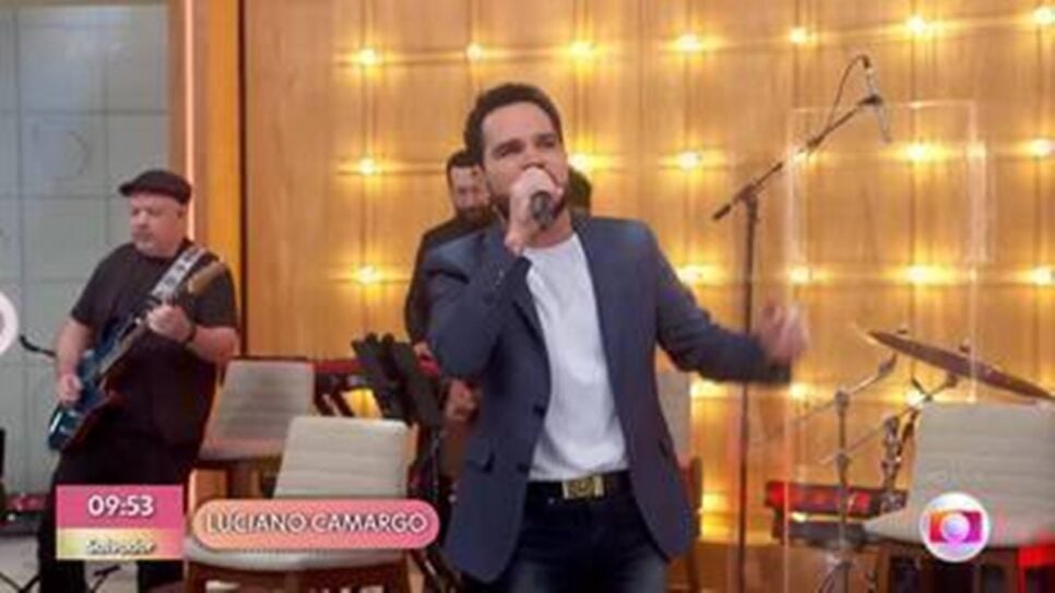 Luciano canta música gospel em programa da Globo e assume atual relação com Zezé (Foto: Reprodução/ Globoplay)