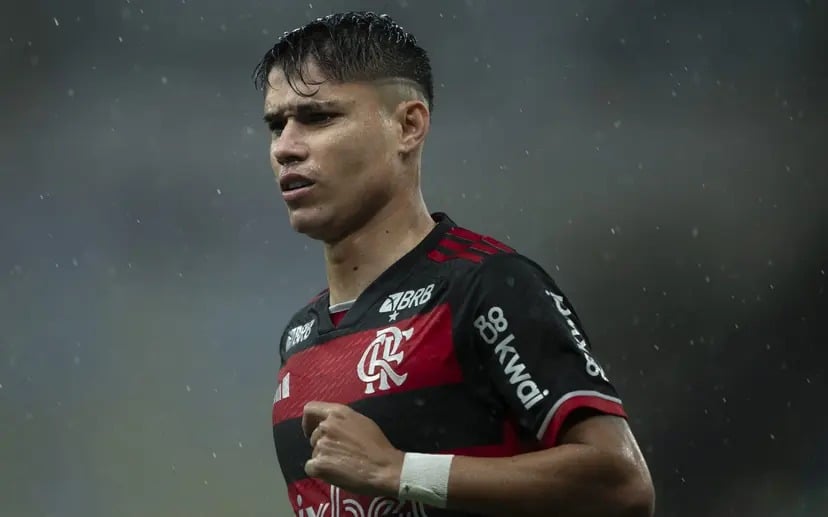 O famoso jogador de futebol do Flamengo (Foto: Jorge Rodrigues/AGIF)