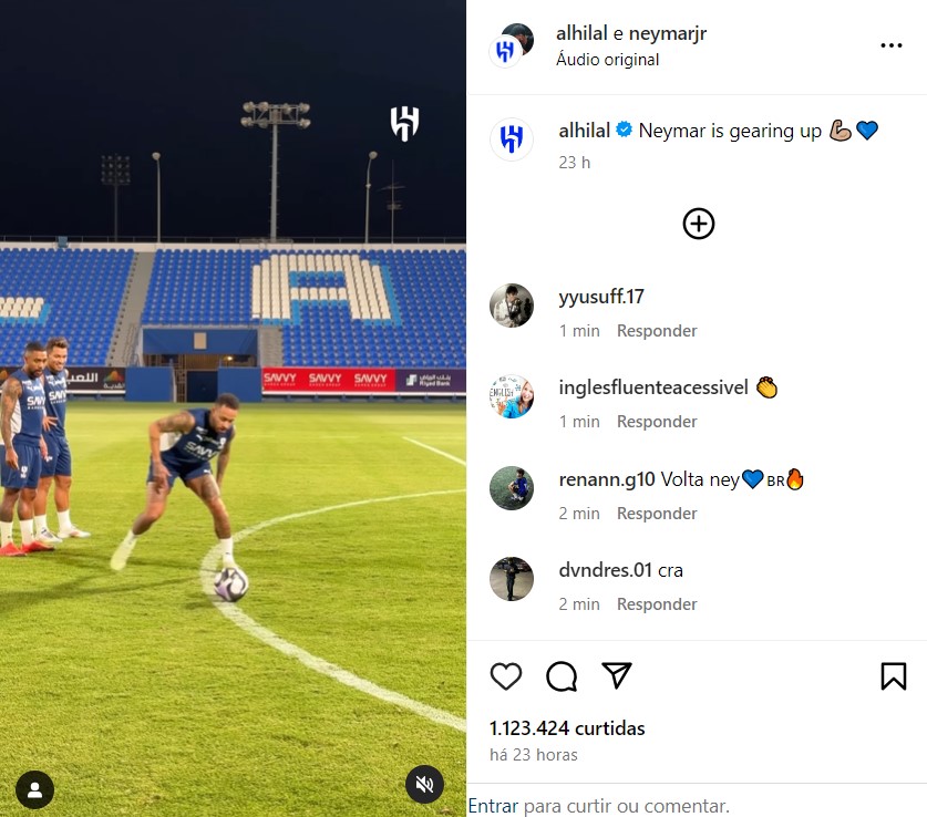 Neymar Jr. fez a alegria dos fãs ao aparecer em campo (Foto: Reprodução/Instagram)