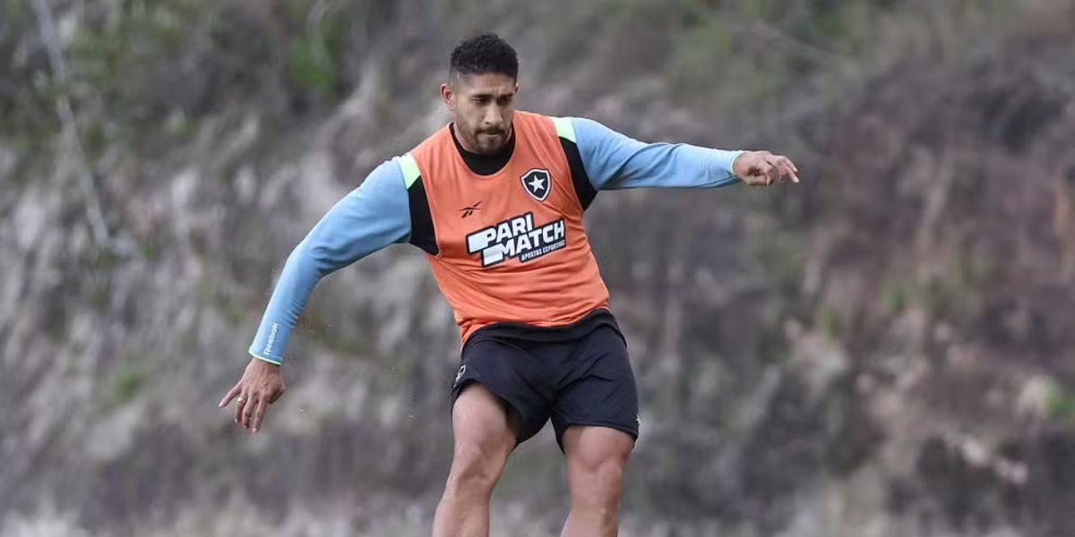 O zagueiro não vem ganhando chances no Botafogo (Reprodução: Vitor Silva)