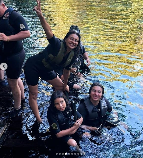 A atriz da Globo ao lado de sua família (Foto: Reprodução/Instagram)