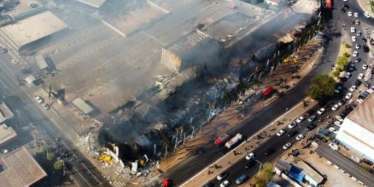 Shopping Popular de Cuiabá sofreu com incêndio e teve que ser demolido (Foto: Divulgação)