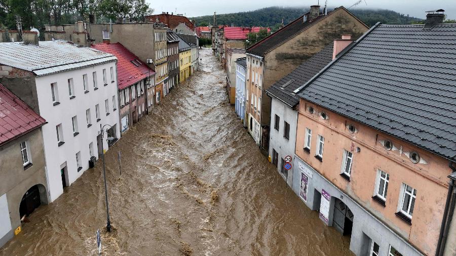 Tempestade Boris causa enchentes